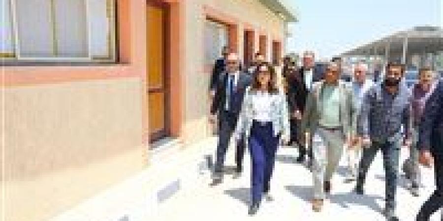 وزيرة
      التنمية
      المحلية
      تتفقد
      مشروعات
      المواقف
      والأسواق..
      وتوجه
      بسرعة
      تشغيل
      «حياة
      كريمة» - تكنو بلس