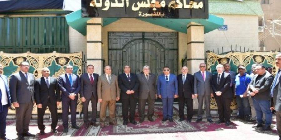 محافظ
      الدقهلية
      ورئيس
      مجلس
      الدولة
      يضعان
      حجر
      الأساس
      لمبنى
      المجلس
      الجديد - تكنو بلس