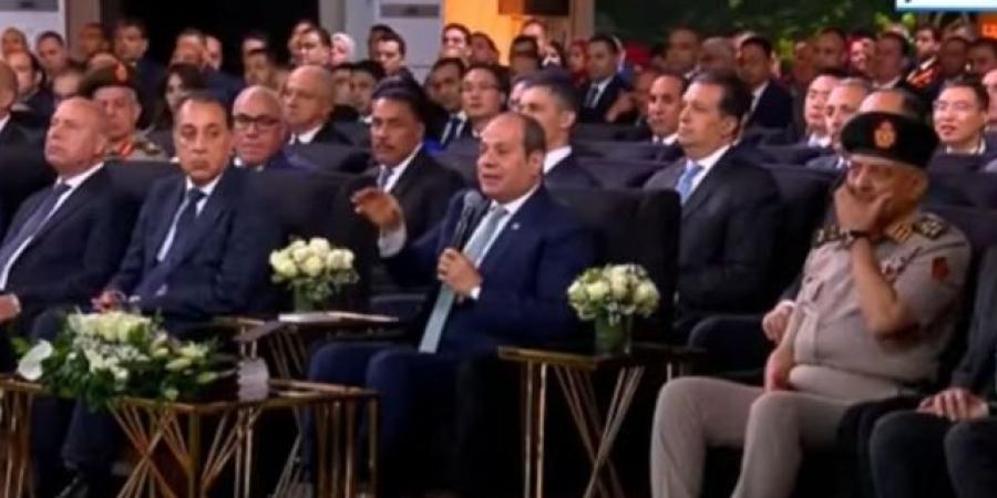 السيسي:
نسعى
إلى
ربط
المحافظات
بأجهزة
الحكومة
من
خلال
الميكنة
الكاملة - تكنو بلس