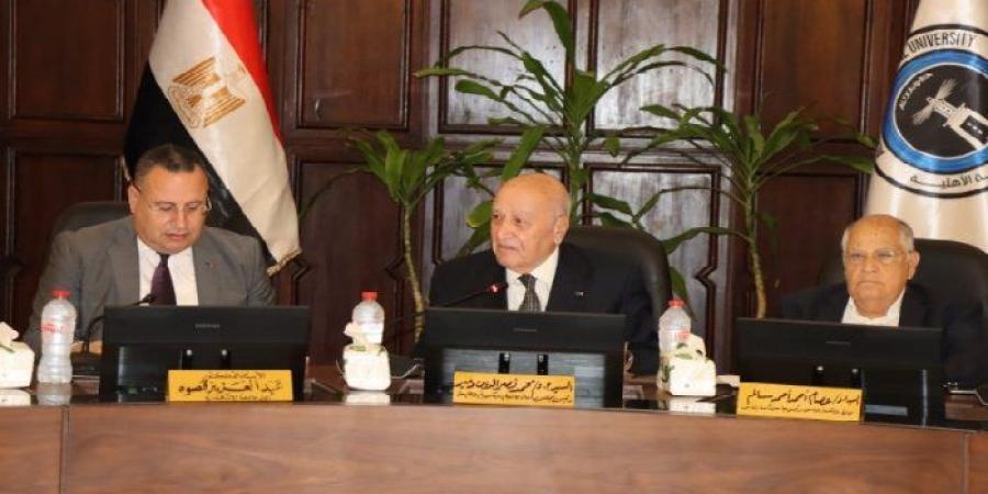 مجلس
      أمناء
      جامعة
      الإسكندرية
      الأهلية
      يعقد
      اجتماعه
      الثانى
      لمناقشة
      مهام
      و
      الاختصاصات
      التنفيذية
      للمجلس - تكنو بلس