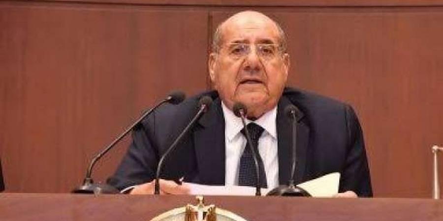 رئيس
      مجلس
      الشيوخ
      ينعى
      شقيق
      المستشار
      عدلي
      منصور - تكنو بلس