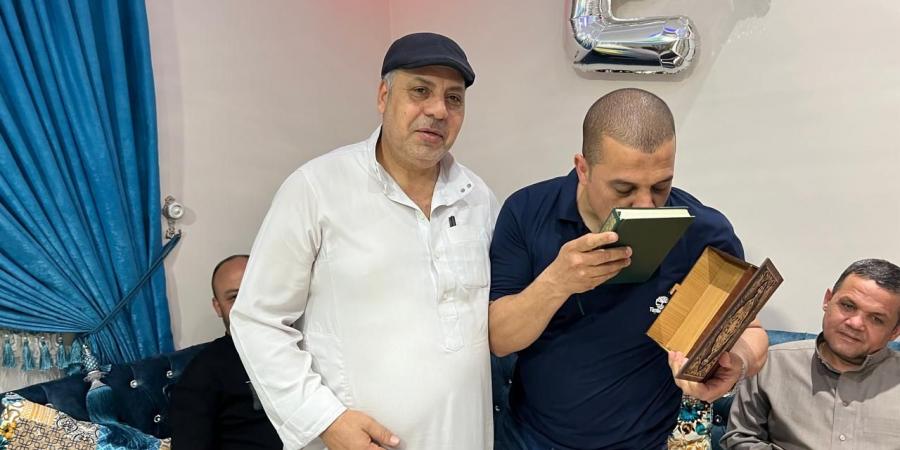 أهالي قرية ميت طاهر بالدقهلية يكرمون غواص لجهوده وأعماله المميزه في إنقاذ الغرقى