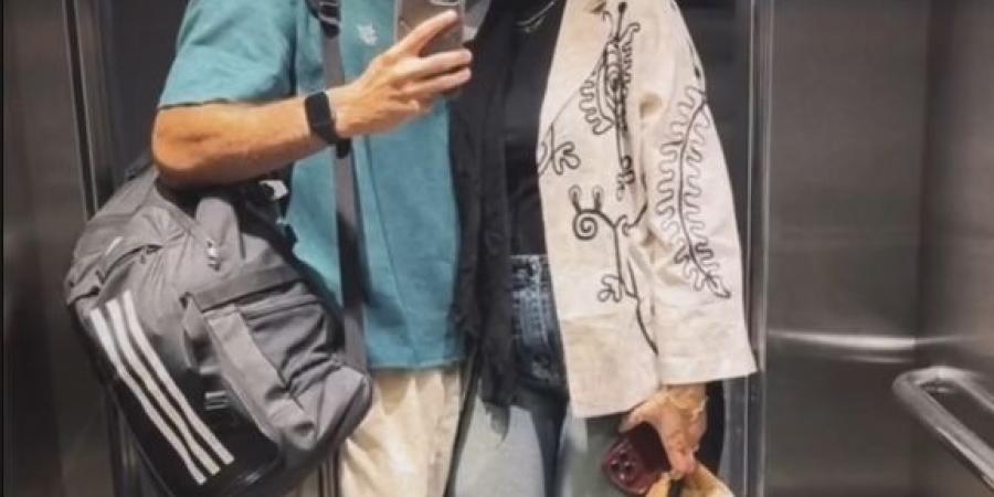 زيزو
      ينشر
      صورة
      جديدة
      له
      مع
      زوجته
      في
      الأسانسير
      (صورة) - تكنو بلس