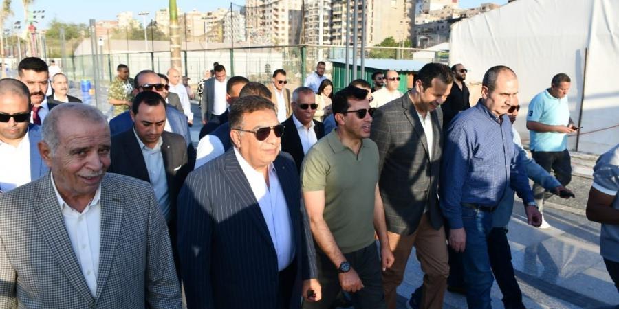 وزير
الشباب
يفتتح
الممشي
الجديد 
بنادي
الحوار
بالدقهلية - تكنو بلس