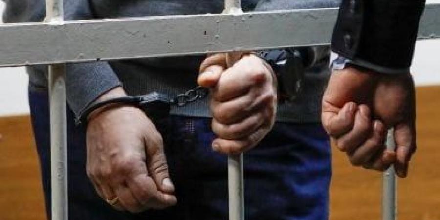 حبس عاطلين بتهمة سرقة بطاريات أبراج شركات الاتصالات