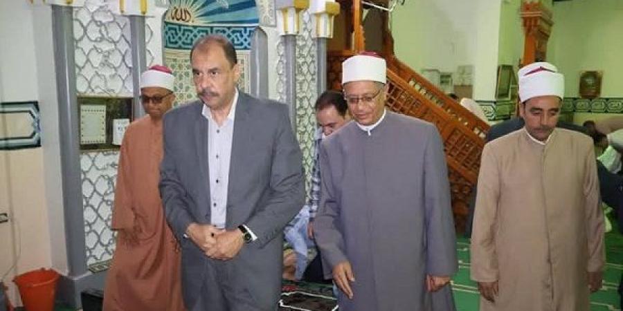 محافظ
سوهاج
يؤدي
صلاة
الجمعة
بمسجد
الشرطة - تكنو بلس