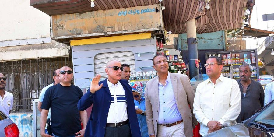 محافظ الأقصر يقود جولة بشوارع المدينة ويوجه بتحسين مستوى النظافة ومراقبة أسعار السلع