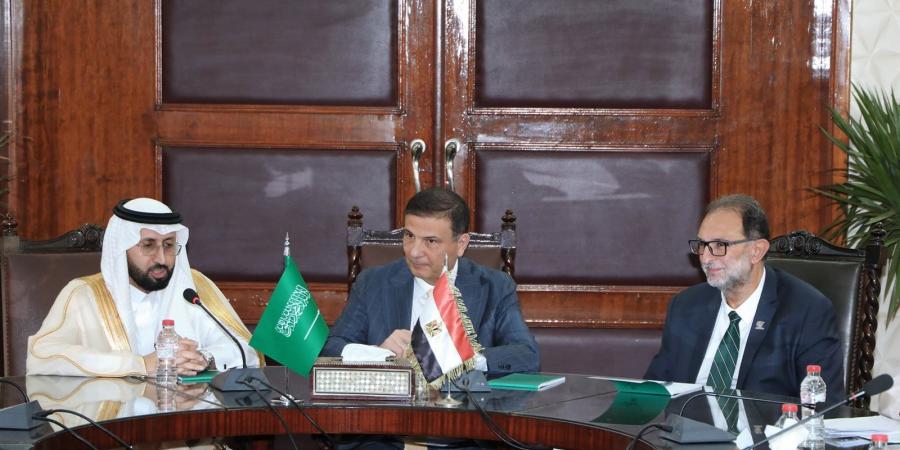 وزير
      الزراعة
      يبحث
      إعادة
      فتح
      باب
      تصدير
      البصل
      المصري
      إلى
      السعودية - تكنو بلس