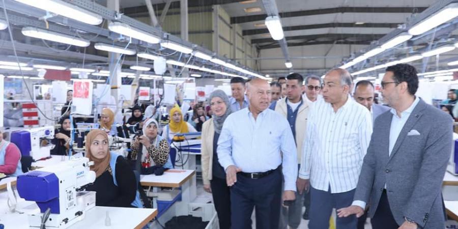 وزير
الصناعة
يفتتح
مصنعا
لإنتاج
الملابس
الجاهزة في
المنيا - تكنو بلس