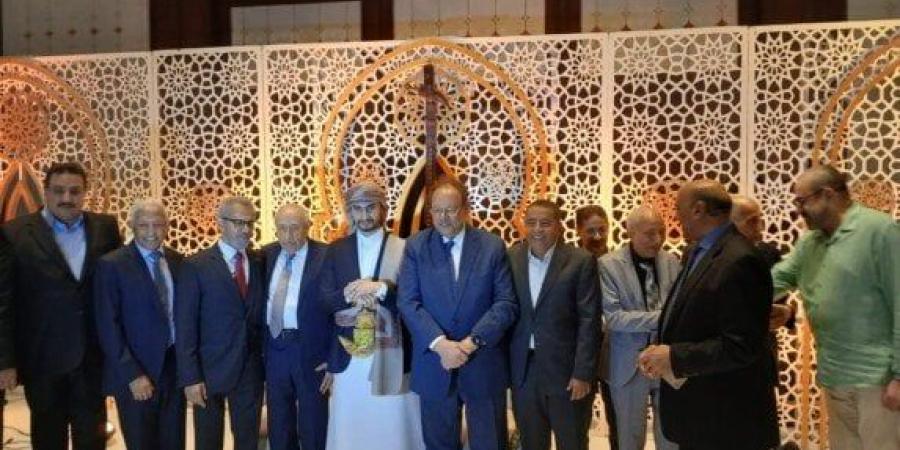 الرئيس
      اليمني
      علي
      ناصر
      محمد
      يشارك
      في
      حفل
      زفاف
      الشاب
      سامي
      صائب
      سلام - تكنو بلس
