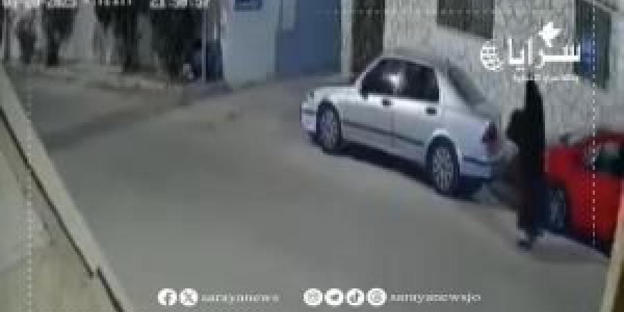 بالفيديو
      ..
      ظهور
      غامض
      لشخص
      متخفٍ
      بـ
      "زي
      نسائي"
      في
      منطقة
      الرصيفة
      يثير
      الجدل
      والتساؤلات - تكنو بلس