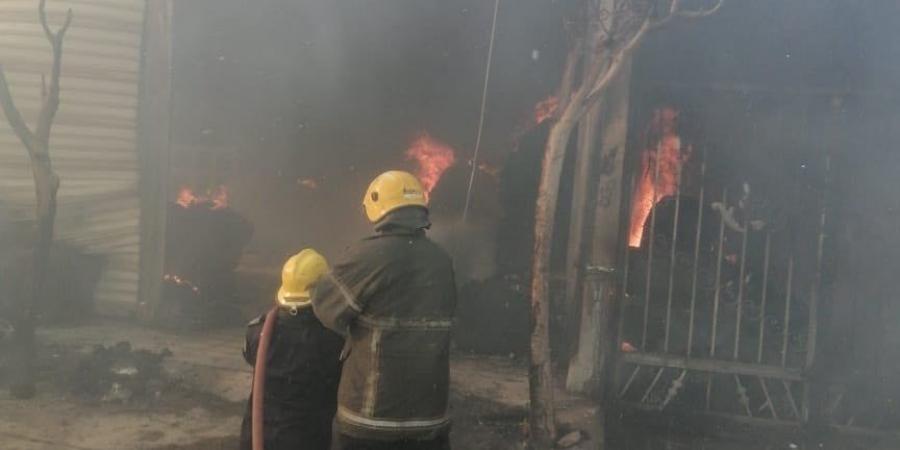 السيطرة على حريق فى ورشة تصنيع قطن بالغربية والنيران تلتهم 3 أطنان.. صور