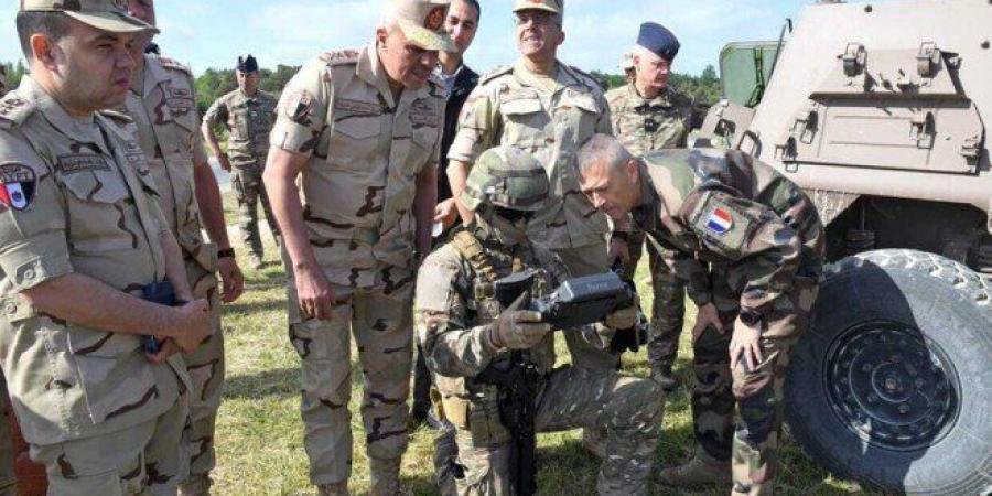 رئيس
      أركان
      حرب
      الجيش
      المصري
      يبحث
      مع
      نظيره
      الفرنسي
      تعزيز
      التعاون
      العسكري - تكنو بلس