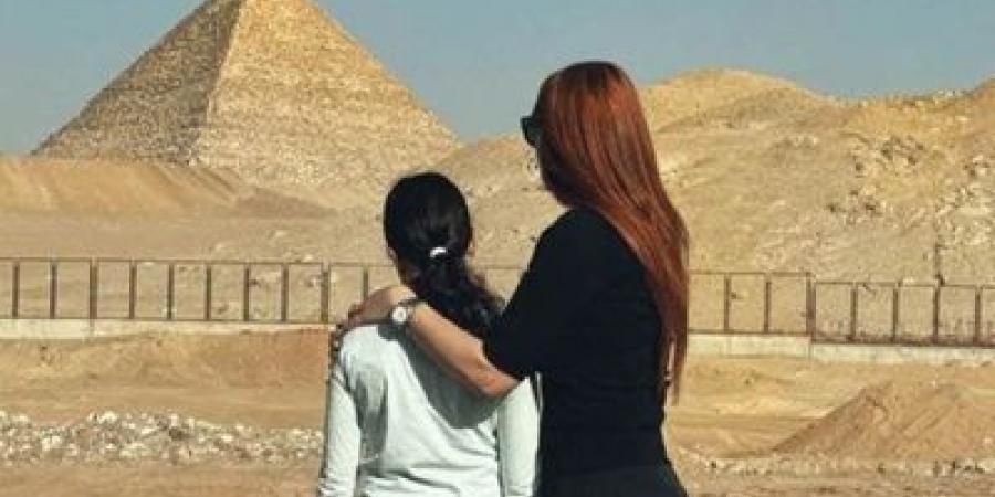 من
قلب
الأهرامات..
رسالة
مؤثرة
من
كارول
سماحة
لـ
ابنتها - تكنو بلس