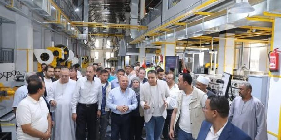 الوزير
يفتتح
مصنعا
لكباسات
أجهزة
التبريد
باستثمارات
5ملايين
دولار - تكنو بلس