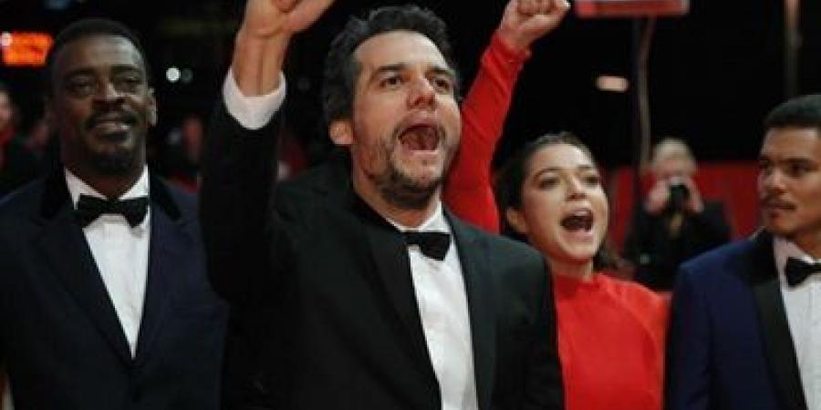 البرازيلي
فاغنر
مورا
يتألق
في
كان
ويحصد
جائزة
أفضل
ممثل - تكنو بلس