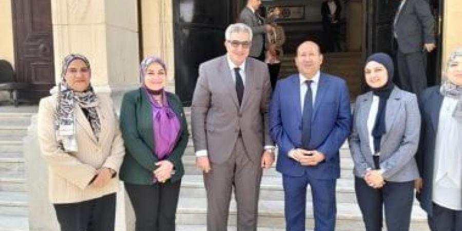 وفد جامعة دمنهور يشارك فى ورشة عمل بعنوان "كيفية إدارة الجائزة الداخلية"