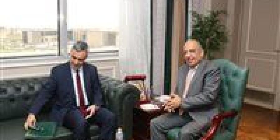الكهرباء:
      التوسع
      فى
      مجالات
      التعاون
      والاستفادة
      من
      خبرات
      الشركات
      المصرية
      فى
      تطوير
      الشبكات
      وإقامة
      محطات
      المحولات - تكنو بلس