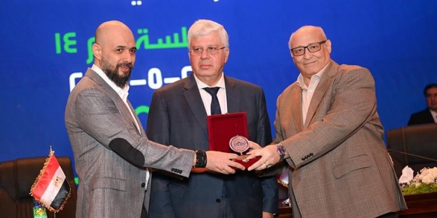 جامعة
مصر
للعلوم
والتكنولوجيا
تستضيف
انعقاد
"المجلس
الأعلى"
للجامعات
الخاصة
والأهلية
برئاسة
د.
أيمن
عاشور - تكنو بلس
