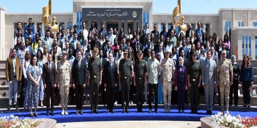 القوات
المسلحة
تنظم
زيارات
ميدانية
لوفد
من
الشباب
المصرى
والأجنبى
لعدد
من
المنشآت
العسكرية
  - تكنو بلس