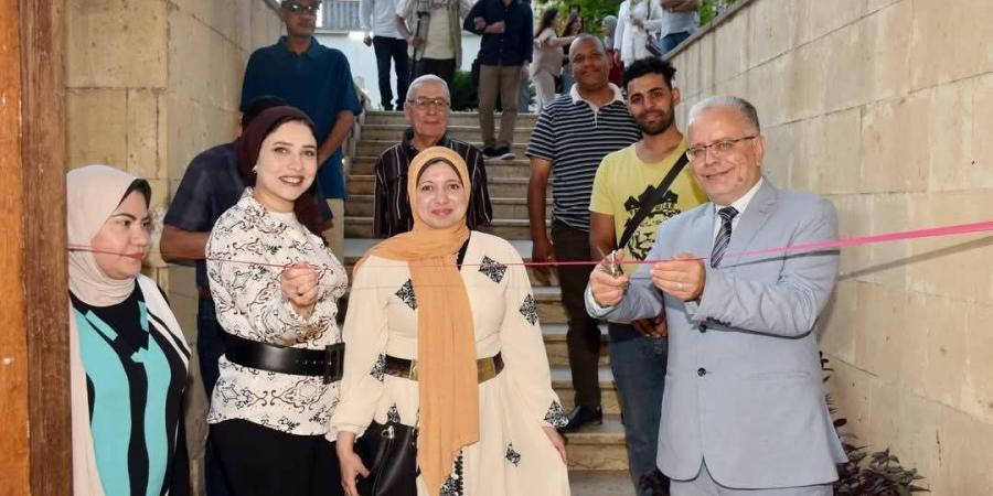 معرضBloom
للفنانة
التشكيلية
بريهان
أنسى
حلمها
يحلق
فى
الاَفق - تكنو بلس