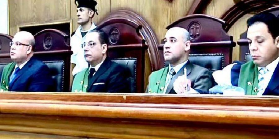 إحالة
      أوراق
      المتهم
      بقتل
      أبناء
      عمه
      في
      الشرقية
      للمفتي - تكنو بلس