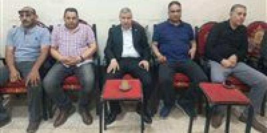 وكيل
      تعليم
      الشرقية
      يُؤدي
      واجب
      العزاء
      في
      وفاة
      مدير
      مدرسة
      إثر
      تعرضه
      لحادث
      أليم
      بعد
      تأدية
      عمله - تكنو بلس