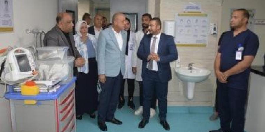 محافظ الأقصر يتفقد أعمال التطوير بمستشفى الكرنك الدولى