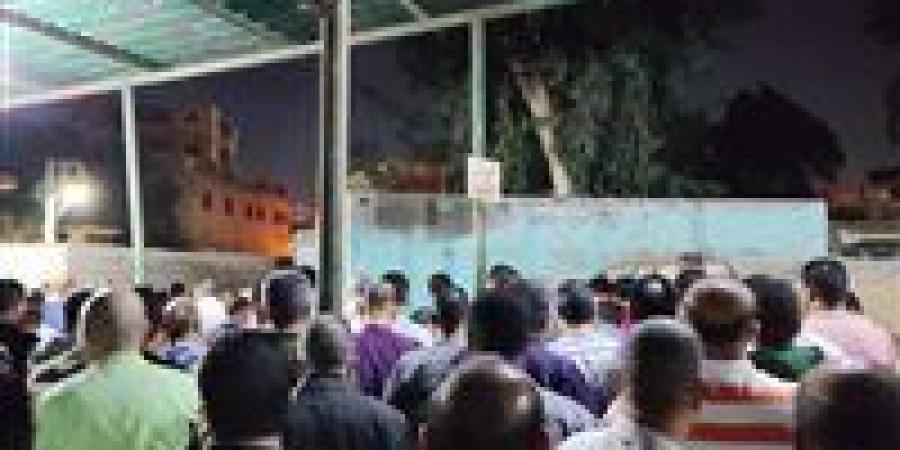 خلص
      عليه
      وهو
      قاعد
      على
      "
      القهوة
      "..
      تشيع
      جثمان
      محامي
      مات
      على
      ايد
      شاب
      بكفر
      الشيخ - تكنو بلس