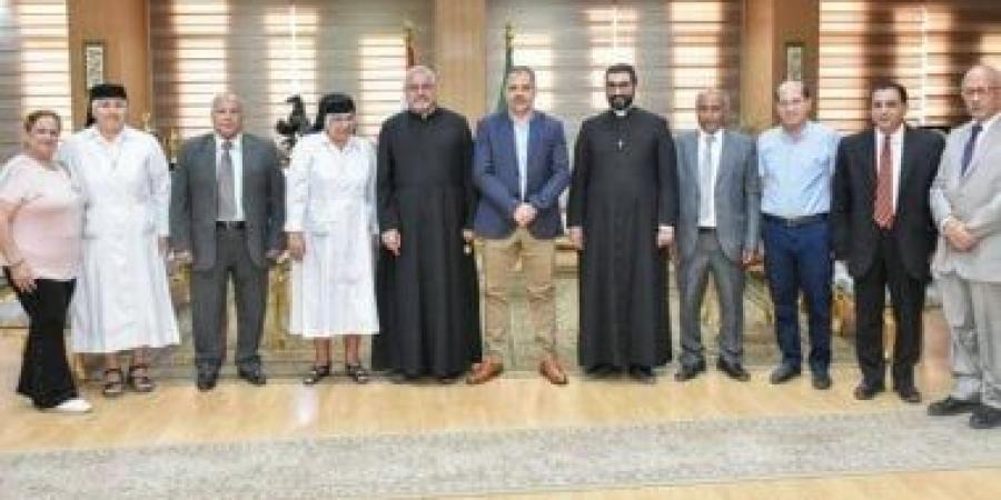 وفد كنسى كاثوليكى يهنئ محافظ الشرقية بعيد الأضحى