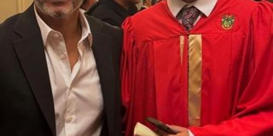 تخرج
بهجت
أيمن
بهجت
قمر
من
الثانوية
العامة..
أول
تعليق
لوالده - تكنو بلس