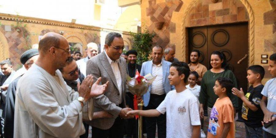 محافظ
      قنا
      يرسم
      البسمة
      على
      وجوه
      الأيتام
      في
      عيد
      الأضحى
      بزيارات
      تفقدية
      وهدايا - تكنو بلس