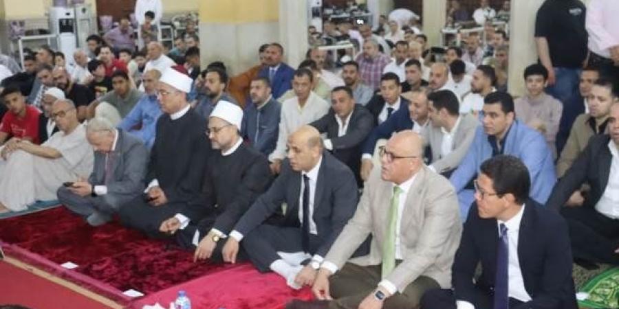 محافظ
      القليوبية
      يؤدي
      صلاة
      عيد
      الأضحى
      بمسجد
      ناصر
      بمدينة
      بنها - تكنو بلس