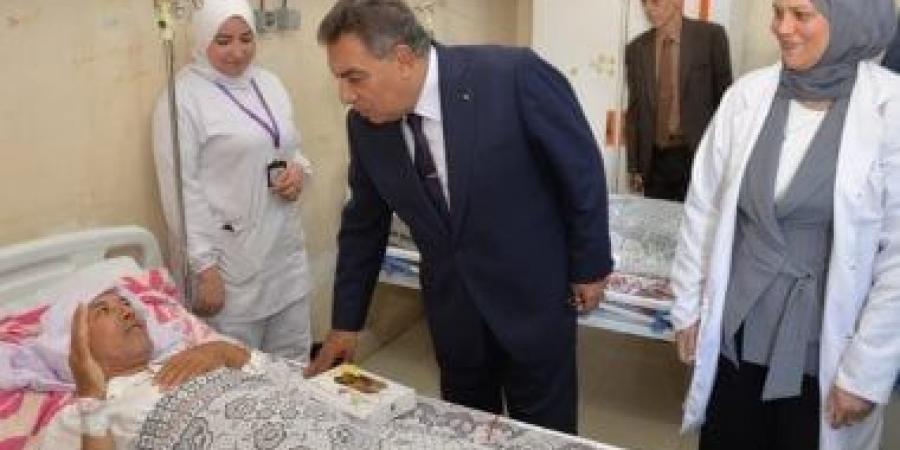 محافظ الدقهلية يتفقد مستشفى التأمين الصحي عقب صلاة عيد الأضحى