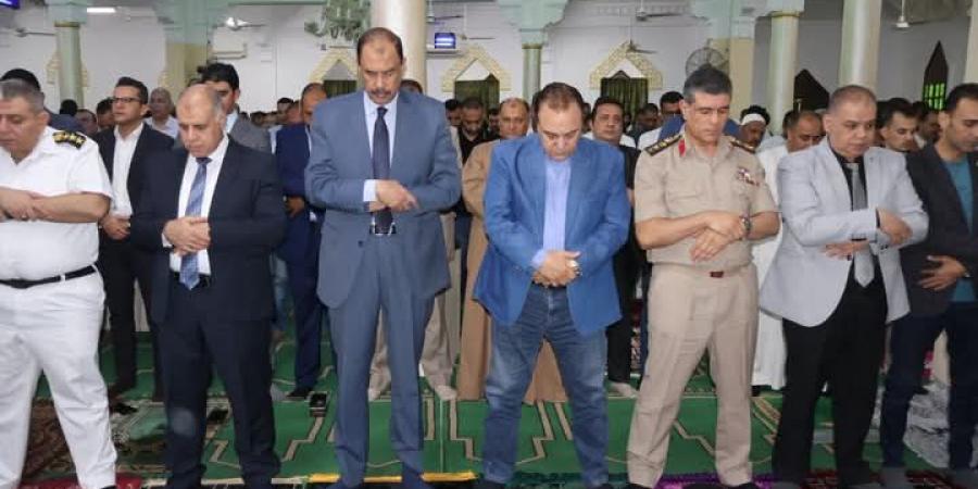 محافظ
سوهاج
يؤدي
صلاة
عيد
الأضحى بمسجد
"الشرطة"بمدينة
ناصر - تكنو بلس