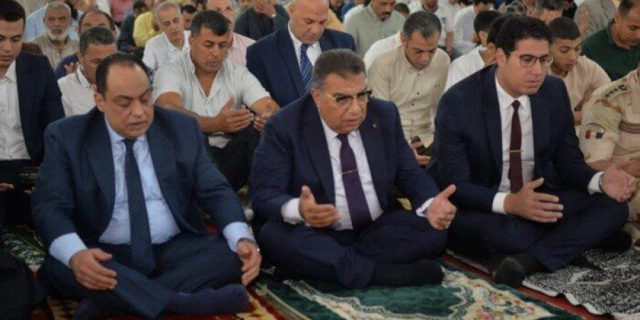 محافظ
      الدقهلية
      ومدير
      الأمن
      يؤديان
      صلاة
      عيد
      الأضحى
      المبارك
      بمسجد
      النصر
      بالمنصورة - تكنو بلس