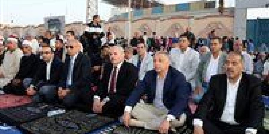 محافظ
      الإسماعيلية
      يؤدي
      صلاة
      عيد
      الأضحى
      بساحة
      "الملاعب
      المفتوحة"
      وسط
      مشاركة
      شعبية
      واسعة - تكنو بلس