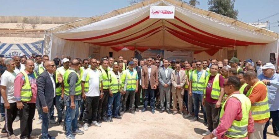 محافظ
      الجيزة
      يشهد
      توزيع
      9
      أطنان
      من
      لحوم
      الأضاحي
      على
      5268
      أسرة - تكنو بلس