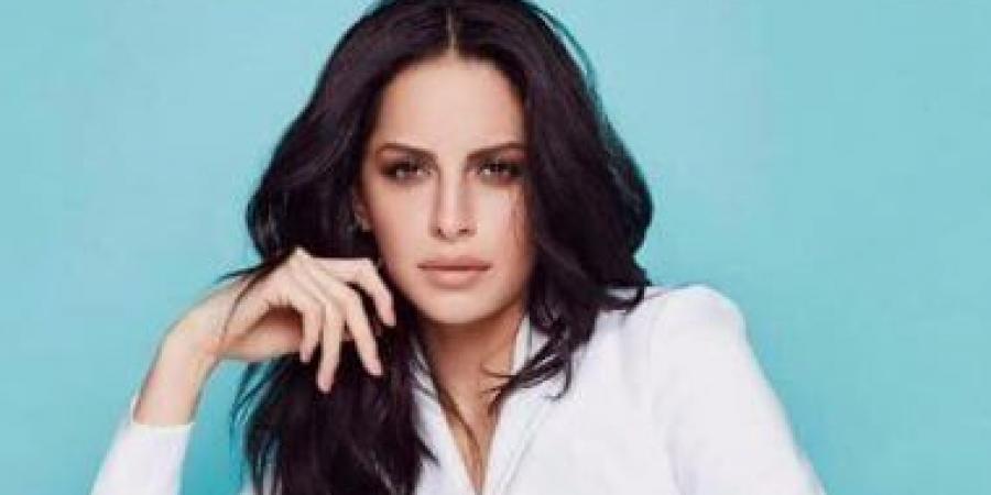 آمال
ماهر
تنتهى
من
تسجيل
أغنية
"مضمونة"
وتطرحها
ضمن
ألبوم
حاجة
غير - تكنو بلس