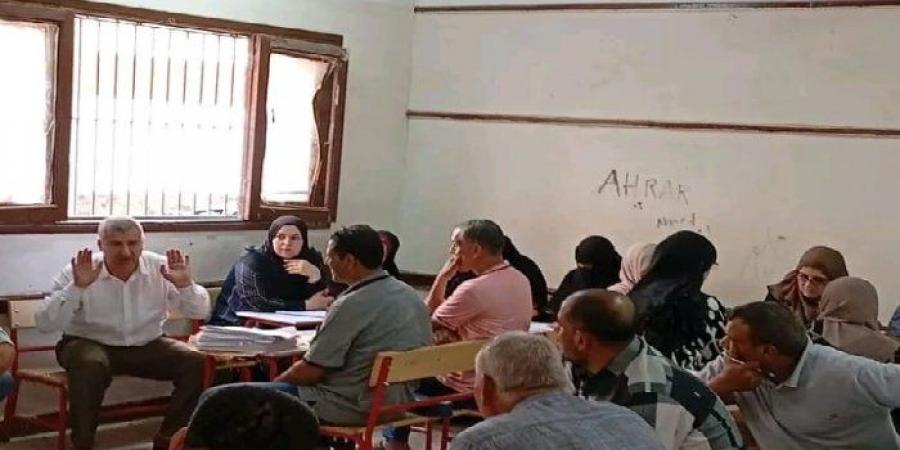 مدير
      التعليم
      بالشرقية
      يتفقد
      لجان
      تصحيح
      أوراق
      إجابة
      الشهادة
      الإعدادية - تكنو بلس