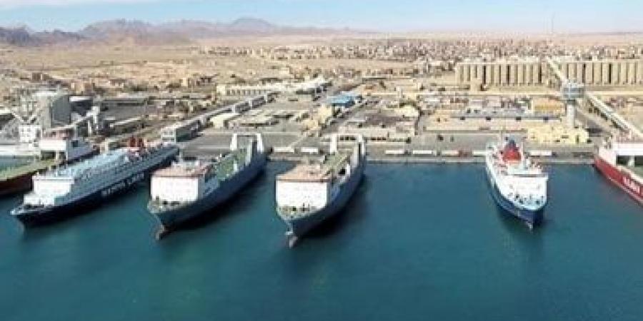 تداول 2000 طن بضائع عامة ومتنوعة و121 شاحنة بموانئ البحر الأحمر