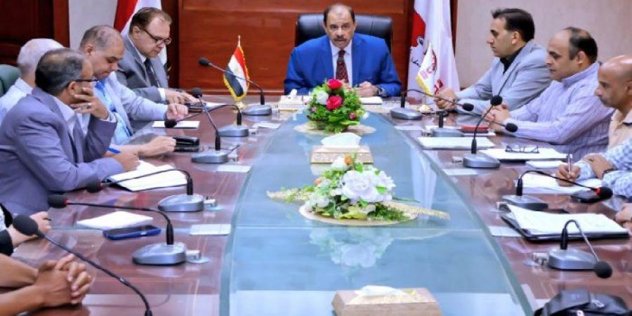 محافظ
      سوهاج
      يعقد
      اجتماعًا
      لوضع
      خطط
      تشغيل
      الأسواق
      الحضرية
      الجديدة - تكنو بلس