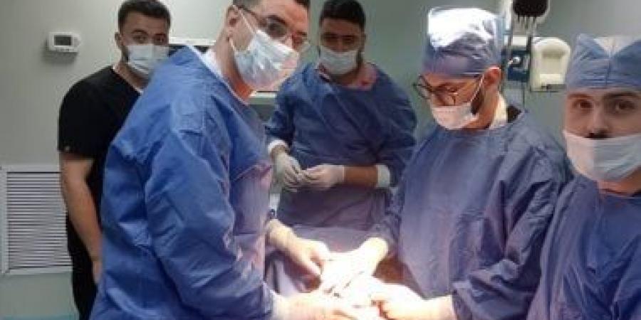 جراحات معقدة بالمخ والوجه تنقذ حياة طفلة وشاب بمستشفيات تمى الأمديد وأجا المركزى