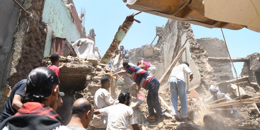 محافظ
      قنا
      يشرف
      على
      استخراج
      جثمان
      طفلة
      من
      تحت
      الأنقاض
      بعد
      انهيار
      منزلها
      بدندرة..
      صور - تكنو بلس