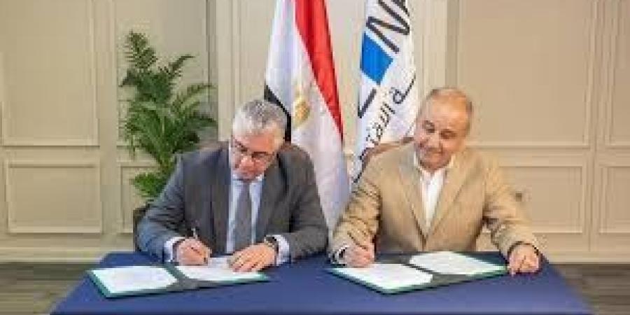 اقتصادية
      قناة
      السويس
      توقع
      مشروع
      "أورسا-
      UR-SA"
      التركية
      للمنسوجات
      الصناعية - تكنو بلس