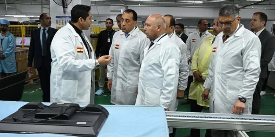 رئيس
      الوزراء
      يتفقد
      مشروع
      تصنيع
      أجهزة
      شاشات
      التليفزيون
      والهواتف
      المحمولة
      بمصنع
      «صافي
      جروب» - تكنو بلس
