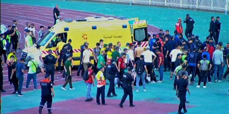 سقوط
مشجعين
من
المدرجات خلال
احتفالات
مولودية
الجزائر
بلقب
الدورى - تكنو بلس